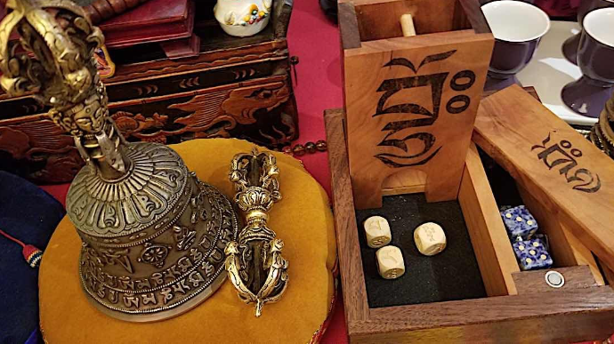 Mo Divination 莫占卜